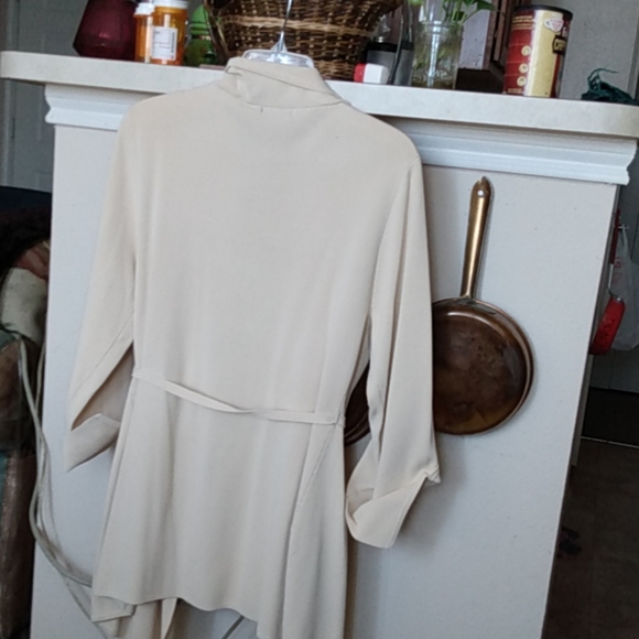 Yarns& stitches L tan cream sweater. - Picture 5 of 5